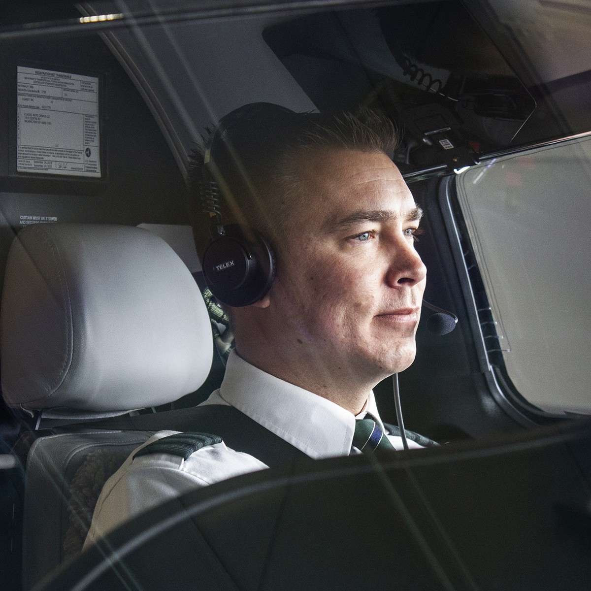 Telex Airman 8+ Headset image 4